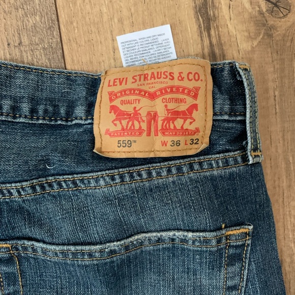 Men’s Levi jeans - Picture 2 of 3